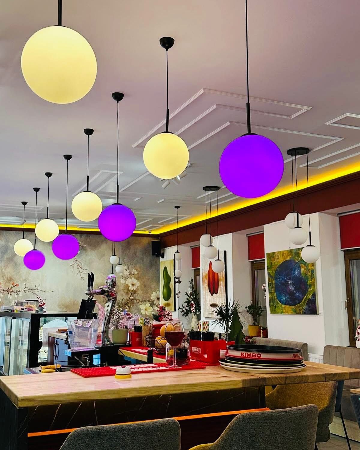 Interiorul pizzeriei