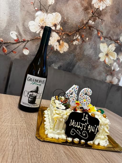 Tort aniversar de la Cofetăria Saray